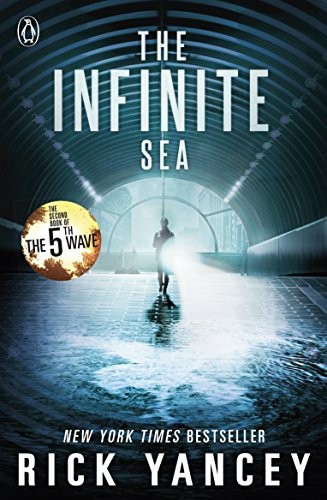 Rick Yancey: The 5th Wave (Paperback, 2014, Penguin Books Ltd, Penguin)